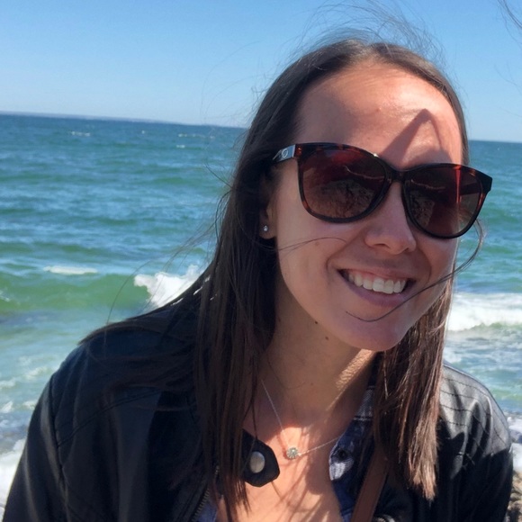 Meet the Posher Other - Meet your Posher, Laura